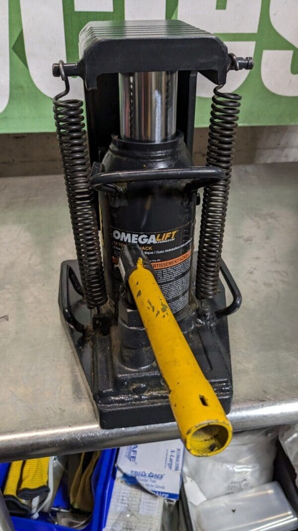 OMEGA LIFT EQUIPMENT 10 Ton Capacity Hydraulic Toe Lift Jack 13200