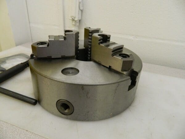 Pro-Grade Self Centering Manual Lathe Chuck 3 Jaws 10" Diam DS76784925