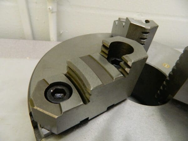 Pro-Grade Self Centering Manual Lathe Chuck 3 Jaws 10" Diam DS76784925