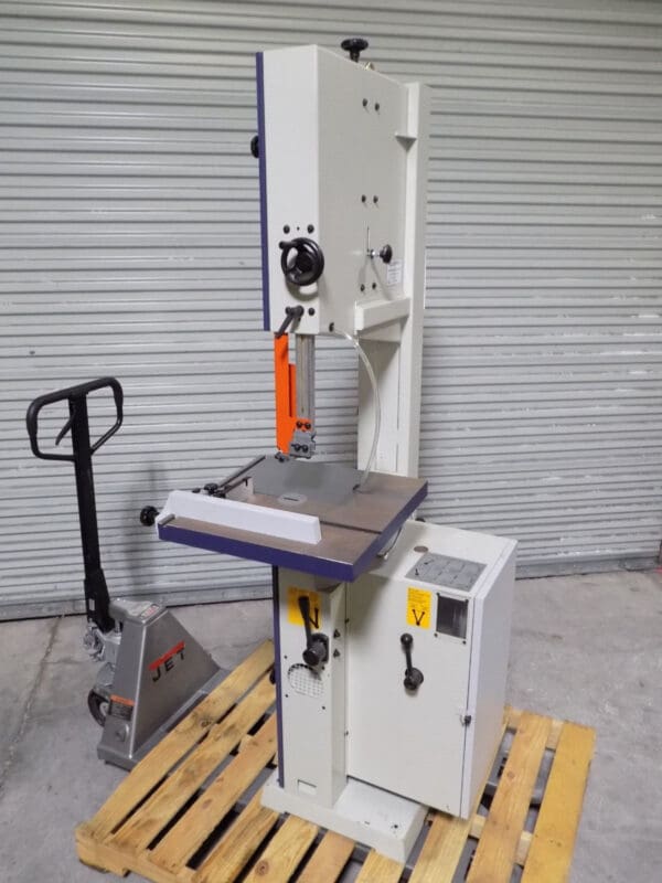 Palmgren 18" Vertical Metal / Wood Bandsaw 1.5 HP 115/230v 9683118 Damaged