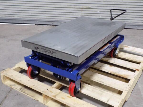 Vestil Hydraulic Pneumatic Lift Cart 800 lb Cap 35 x 20 Platform DAMAGED