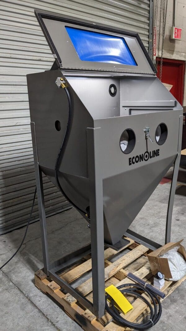 Econoline Abrasive Blast Cabinet Freestanding Sandblast Media 101694S-A Damaged