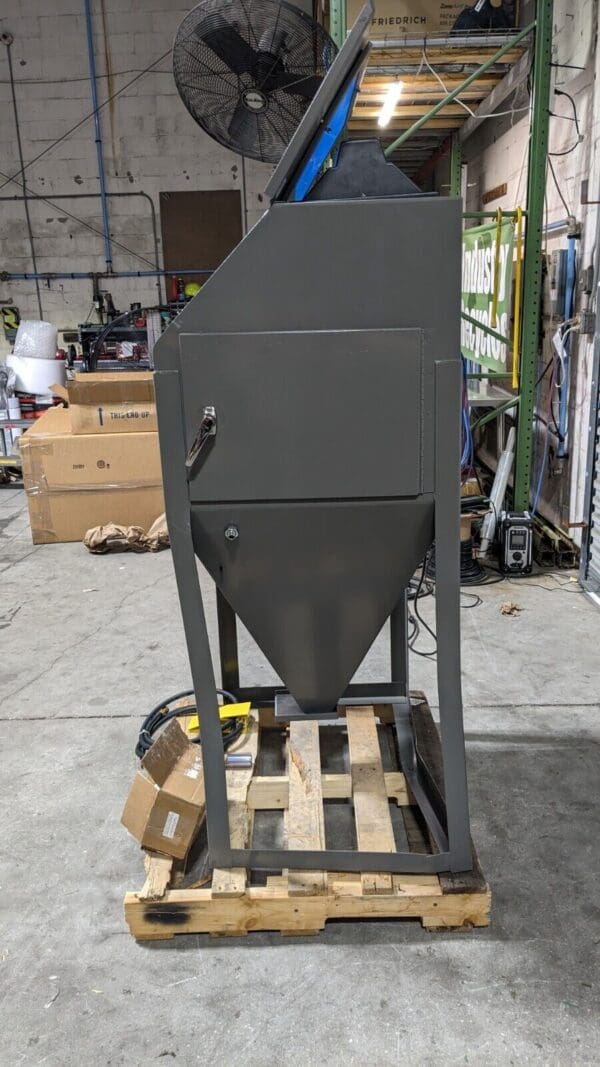 Econoline Abrasive Blast Cabinet Freestanding Sandblast Media 101694S-A Damaged