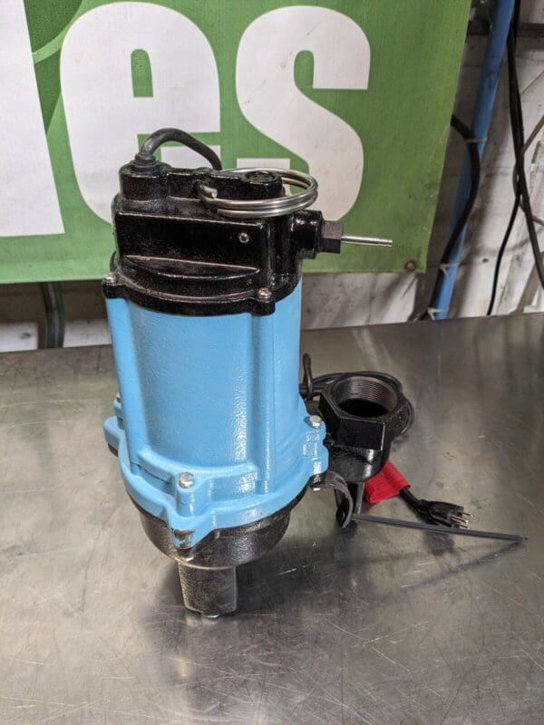 Little Giant Cast Iron Sewage Pump w/ Integral Snap-Action Float 511431 Damaged