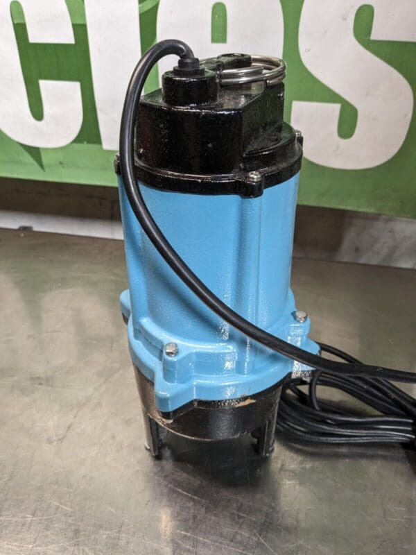 Little Giant Cast Iron Sewage Pump w/ Integral Snap-Action Float 511431 Damaged