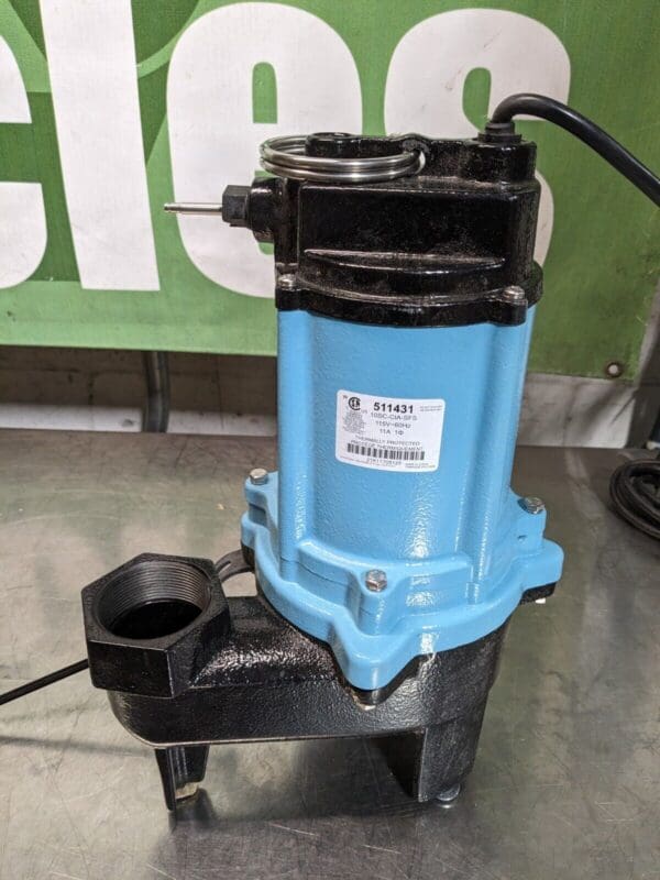 Little Giant Cast Iron Sewage Pump w/ Integral Snap-Action Float 511431 Damaged