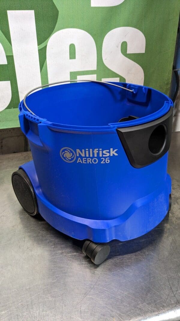 NILFISK Wet/Dry Vacuum: Electric 6.0 gal 8.3 Amp Washable 107406622