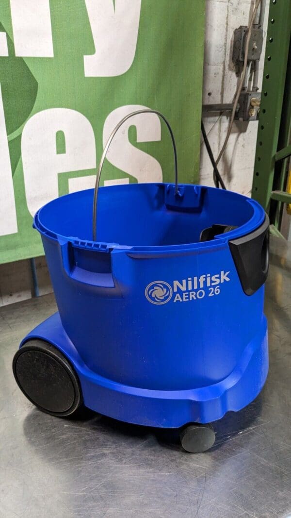 NILFISK Wet/Dry Vacuum: Electric 6.0 gal 8.3 Amp Washable 107406622