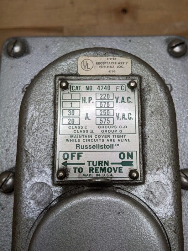 Russellstoll Explosion Proof Interlocking Receptacle w/ Cap 220/575VAC 4240FC