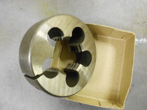 DTC 1-3/8" - 6 Hss Adjustable Round Split Dies 3" O.d. Unc Qty. 1 1.3/8nc6