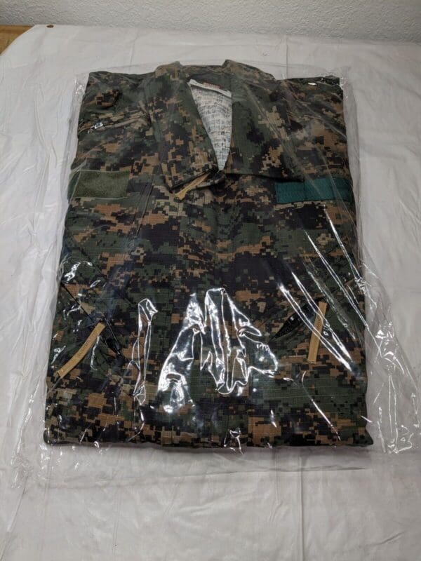 New Chef Utility Coverall Size Small Camo MIL-JMPST