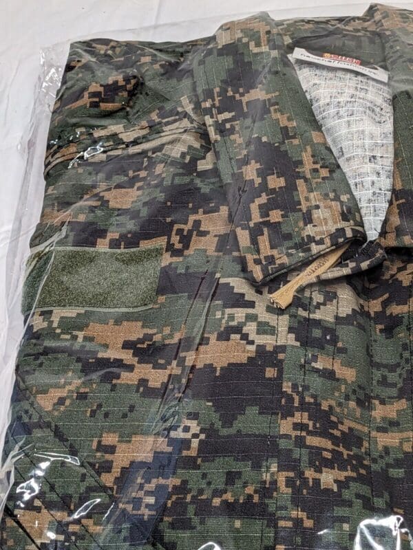 New Chef Utility Coverall Size Small Camo MIL-JMPST