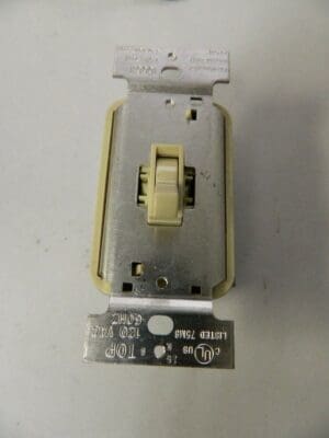 PASS & SEYMOUR - TOGGLE DIMMER 1000W/3-WAY IVORY QTY 2 T1003-I