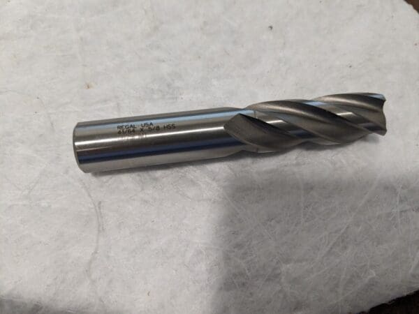 REGAL CUTTING TOOLS Square End Mill: 41/64″ Dia, 1-5/8″ LOC, 4 Fl HSS 050237AM