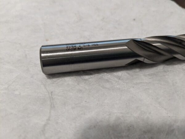 REGAL CUTTING TOOLS Square End Mill: 41/64″ Dia, 1-5/8″ LOC, 4 Fl HSS 050237AM