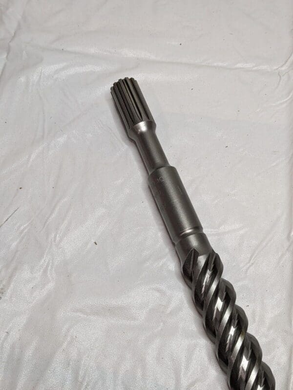 DEWALT Carbide-Tipped Rotary & Hammer Drill Bit 1″ Diam, Spline Shank DW5755