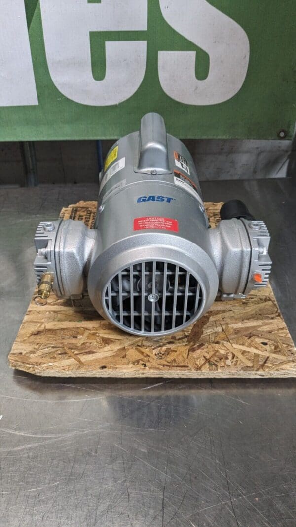 GAST 1/3 hp 2.4 CFM 100 Max psi Piston Compressor Pump 12 VDC Damaged