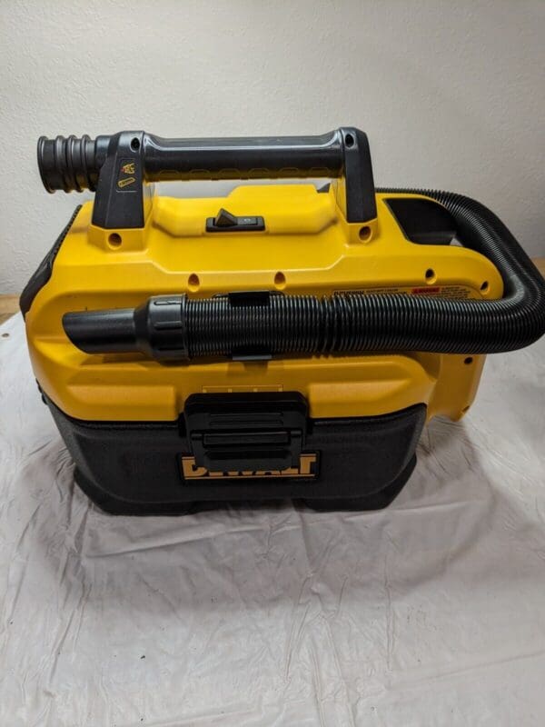 DEWALT Wet/Dry Vacuum 2.0 gal Washable Wet/Dry, Plastic Tank DCV580H TOOL ONLY