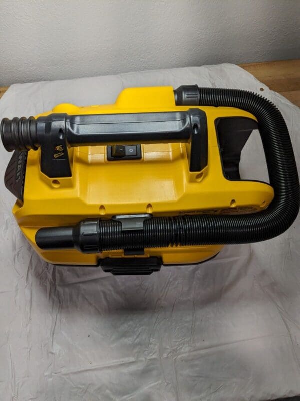 DEWALT Wet/Dry Vacuum 2.0 gal Washable Wet/Dry, Plastic Tank DCV580H TOOL ONLY