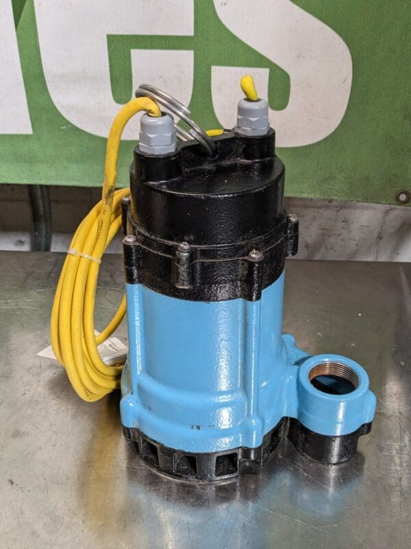 Little Giant Submersible Effluent Pump w/ Integral Mechanical Float DAMAGE