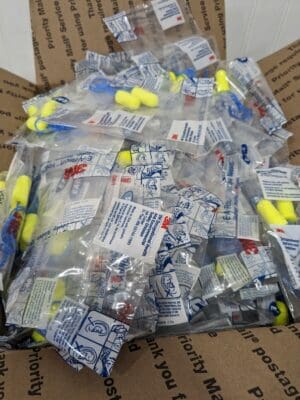 3M Earplugs 33 dB, Foam, Bullet, Roll Down, Corded Approx. 200 Pairs 7000002306