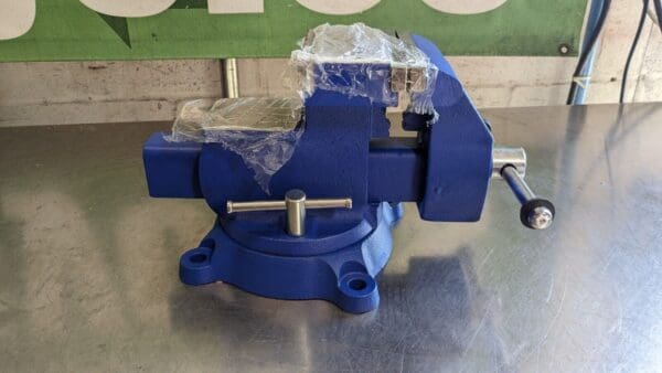 GIBRALTAR Bench & Pipe Combination Vise 5.5″ Width 6″ Opening 1/8 to 3″ Pipe Cap