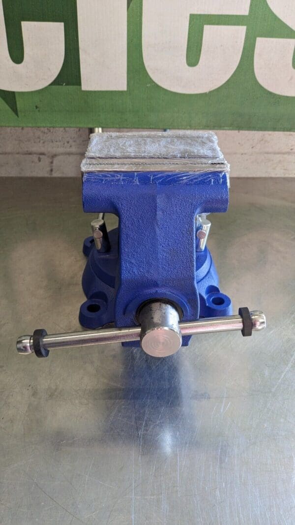 GIBRALTAR Bench & Pipe Combo Vise 5.5″ Width 6″ Opening 1/8 to 3″ Pipe Cap