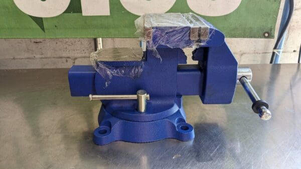 GIBRALTAR Bench & Pipe Combo Vise 5.5″ Width 6″ Opening 1/8 to 3″ Pipe Cap