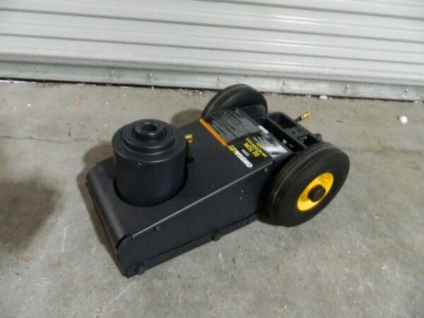 Omega Lift Equipment 22 Ton Capacity Air Jack MISSING HANDLE