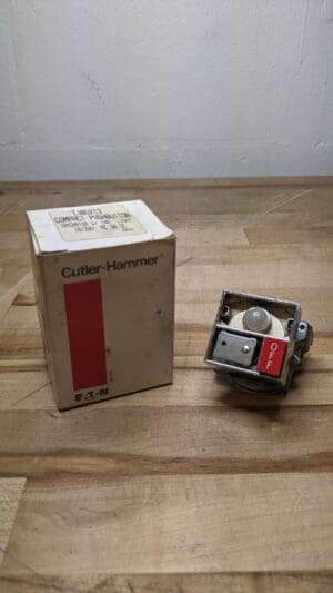 Eaton E30DX13 Compact Push Button Operator w/ Ind Lamp 18/24 VAC / DC