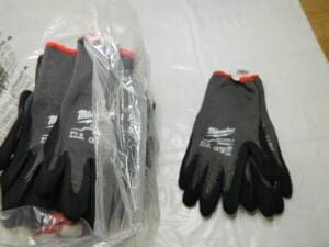 Milwaukee small Nitrile Level 5 Cut Resistant Dipped Work Gloves 12Pk 48-22-8950