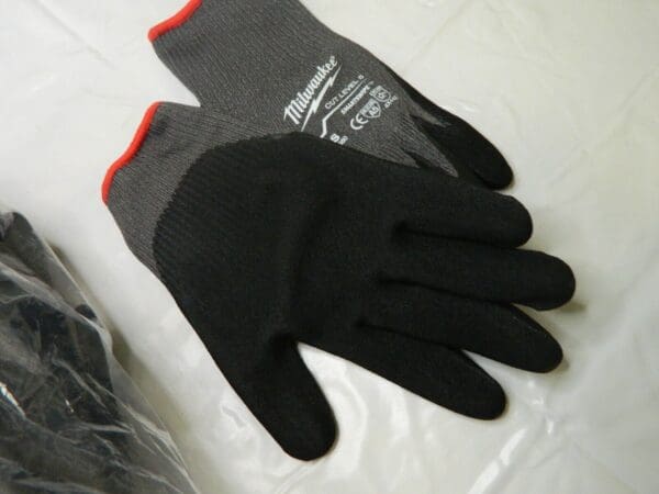 Milwaukee small Nitrile Level 5 Cut Resistant Dipped Work Gloves 12Pk 48-22-8950