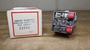 Cutler-Hammer E30GA Pushbutton Operator w/ Indicator Light 120V 60/50HZ New