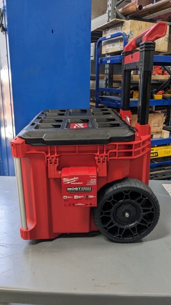 MILWAUKEE TOOL Metal Plastic & Rubber Tool Roller Cabinet 48-22-8426