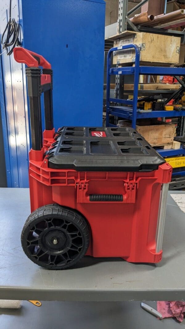 MILWAUKEE TOOL Metal Plastic & Rubber Tool Roller Cabinet 48-22-8426