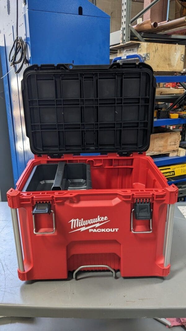 MILWAUKEE TOOL Metal Plastic & Rubber Tool Roller Cabinet 48-22-8426