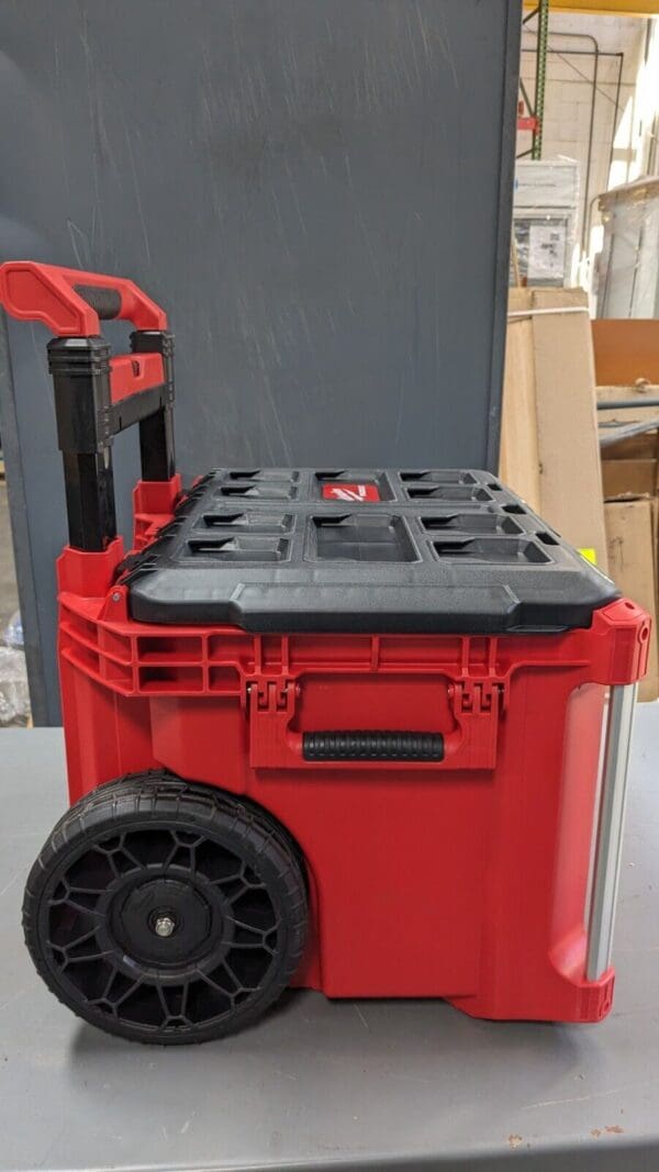 MILWAUKEE TOOL Metal Plastic & Rubber Tool Roller Cabinet 48-22-8426 Incomplete