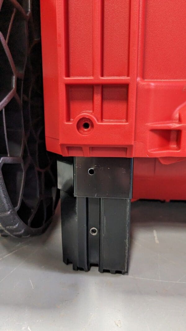 MILWAUKEE TOOL Metal Plastic & Rubber Tool Roller Cabinet 48-22-8426 Incomplete