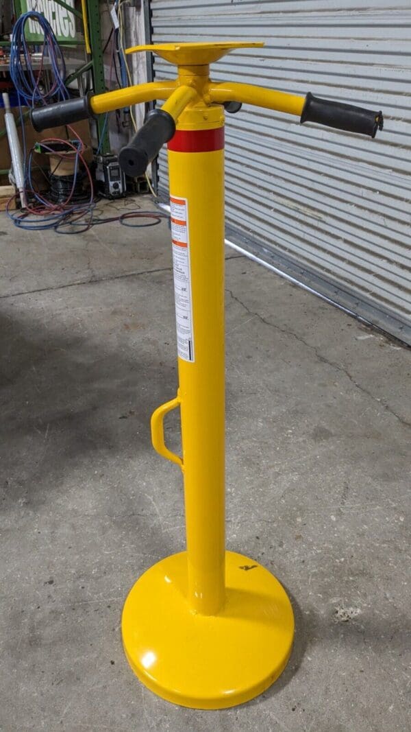 Vestil Trailer Jack, 50,000-Lb. Capacity, Model# SJ-35 Damage