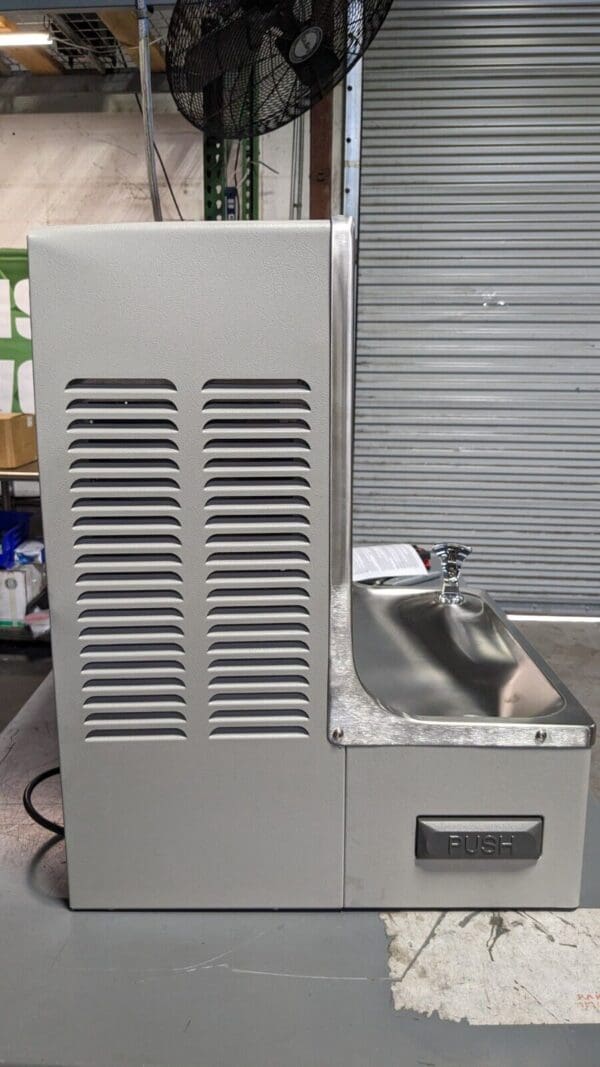 Halsey Taylor Wall Mount Water Cooler / Fountain 7.6 GPH Model 8225081641