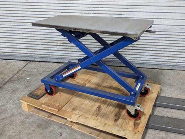 Vestil Mechanical Scissor Lift Cart 660 lb. Cap. 37" x 23" Platform CART-660-M