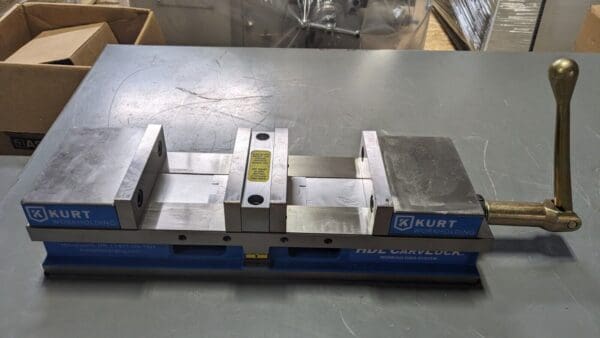 KURT Machine Vise 6" Jaw Width 4" Jaw Opening Stationary Base HDL6J Scratched