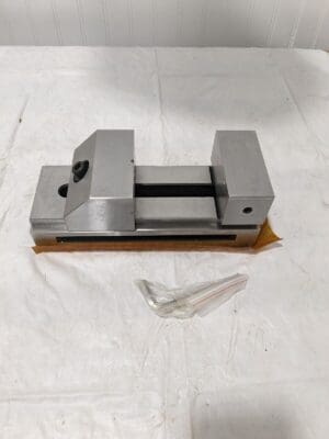 Toolmaker's Vise 4" Jaw Width, 4-7/8" Jaw Opening Cap. 1428-9240