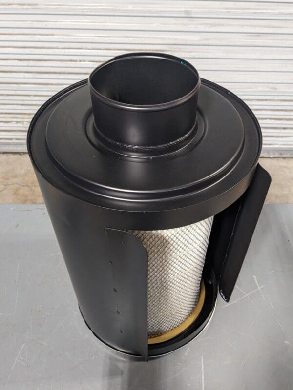 Fleetguard Air Filter Housing 26.85" L. x 16.04" W. 6.89" Outlet AH19115 Damaged