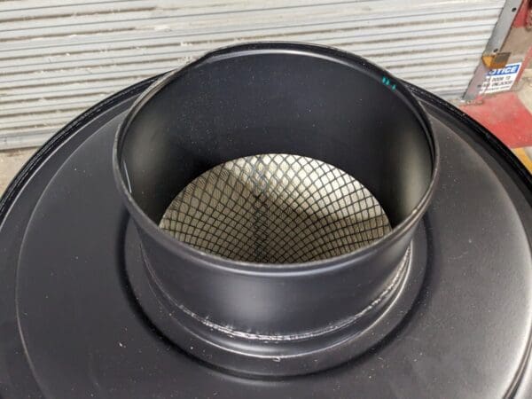 Fleetguard Air Filter Housing 26.85" L. x 16.04" W. 6.89" Outlet AH19115 Damaged