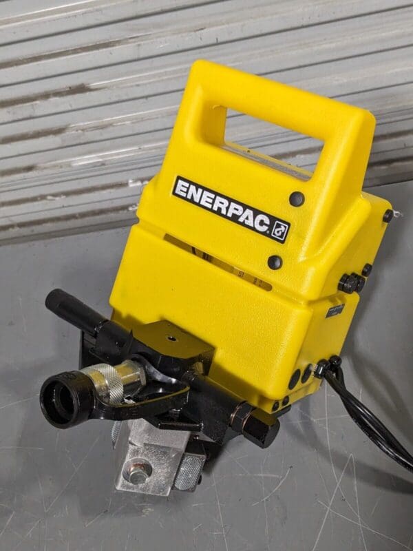 Enerpac Electric Hydraulic Pump 3-Way 2-Pos Valve 10000 PSI 115v PUJ1201B Damage