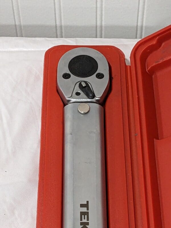 TEKTON 1/2 Inch Drive Click Torque Wrench (25-250 ft.-lb.) 24340