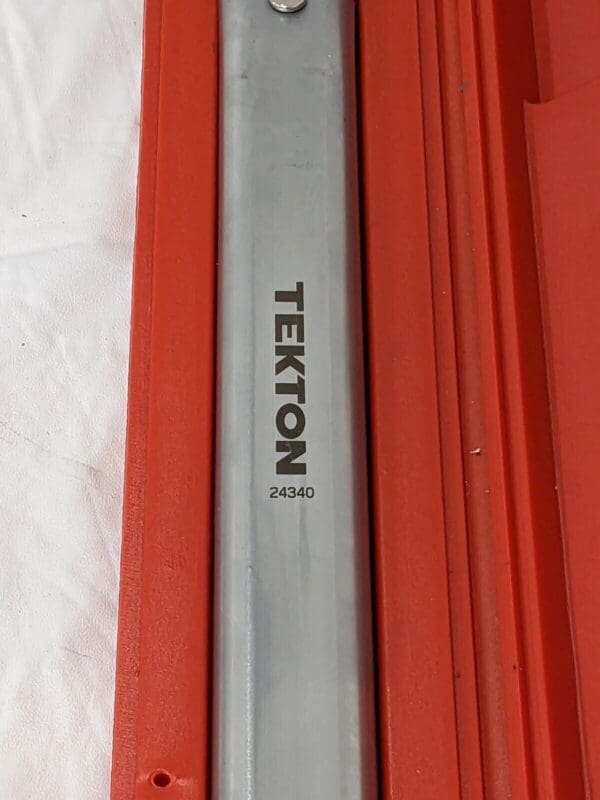 TEKTON 1/2 Inch Drive Click Torque Wrench (25-250 ft.-lb.) 24340