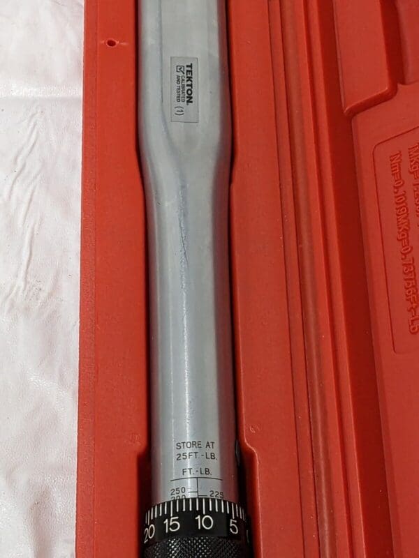 TEKTON 1/2 Inch Drive Click Torque Wrench (25-250 ft.-lb.) 24340