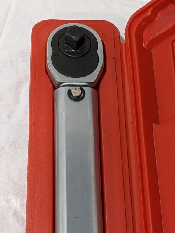 TEKTON 1/2 Inch Drive Click Torque Wrench (25-250 ft.-lb.) 24340